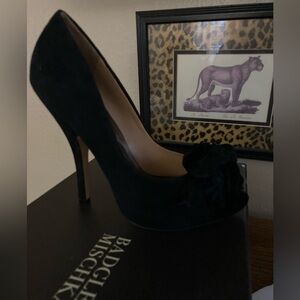 New! Badgley Mischka gorgeous black suede heels. Date night, holiday, wedding.